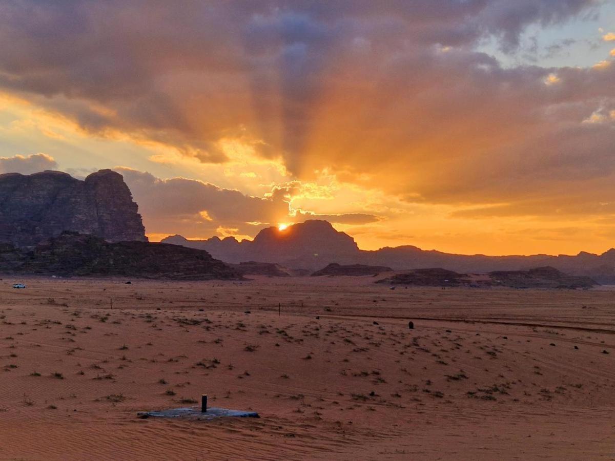 Bedouin Life Camp Hotel Wadi Rum Ngoại thất bức ảnh